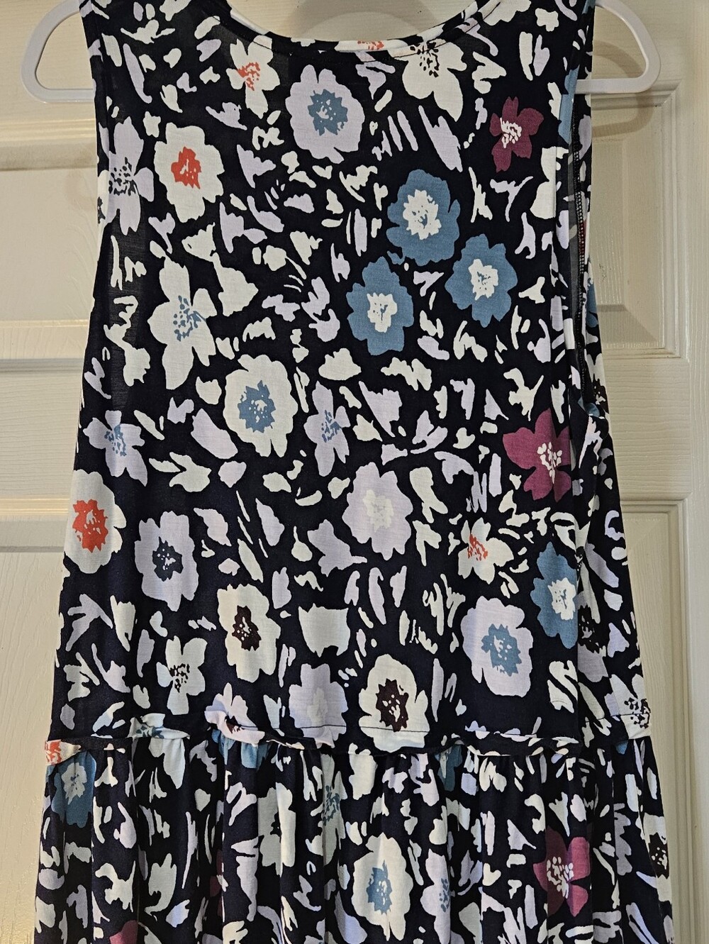 LOFT Navy Floral Tiered Shirt with White and Blue Blossoms XL Sleeveless - Picture 3 of 6